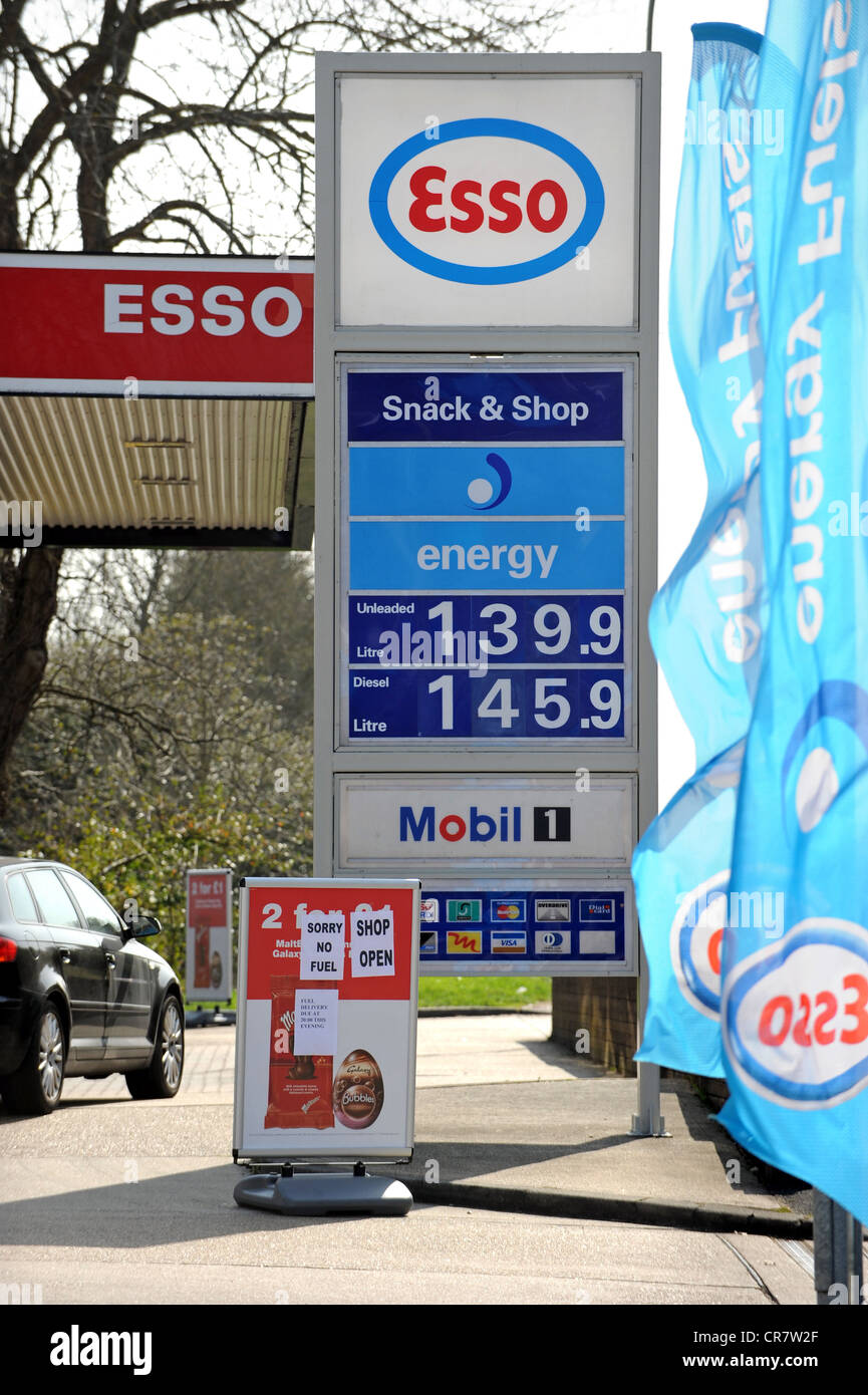 No fuel signs at an Esso garage, the shortages came after panic buying by motorists because tanker drivers threatened to strike Stock Photo