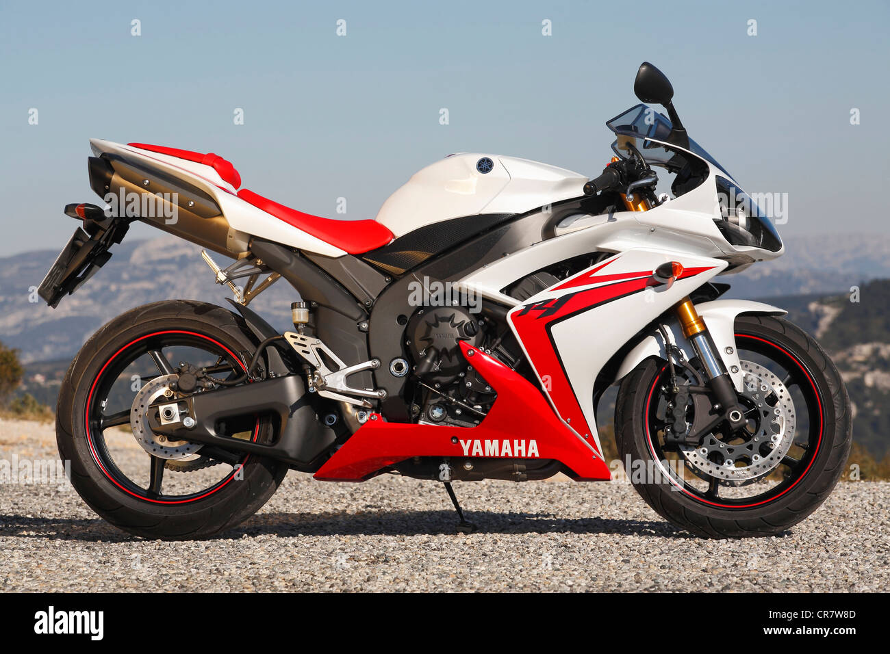 Yzf r1 2008 motorcycle hi-res stock photography and images - Alamy