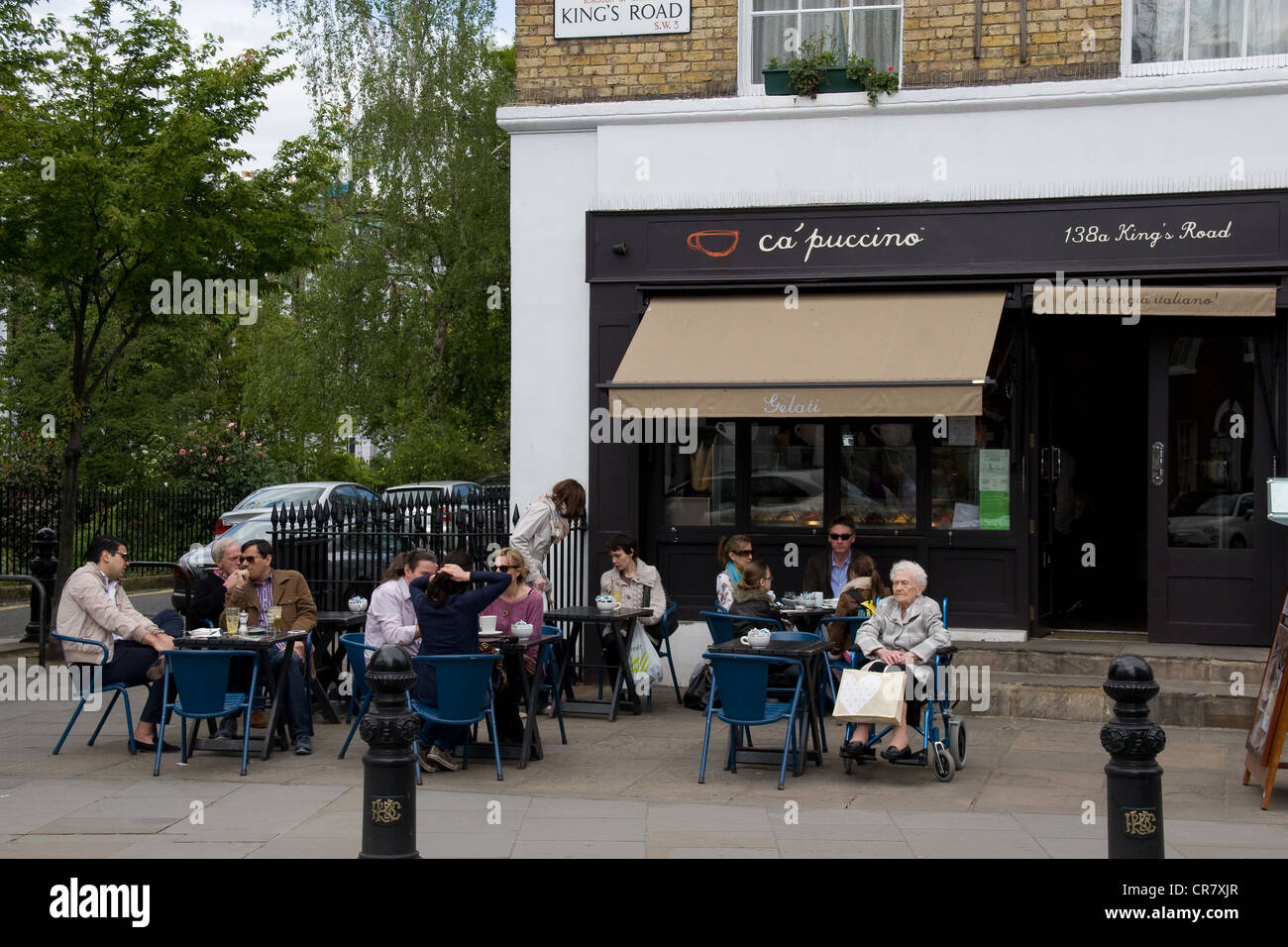 alfresco dining restaurant outside tables chairs Kings Road Chelsea Stock Photo