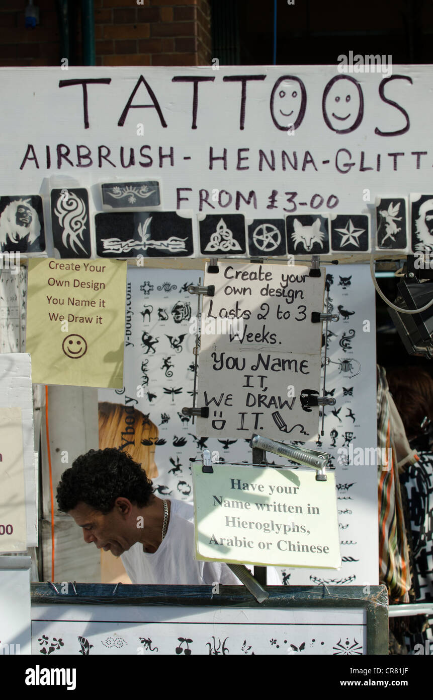 Images Tattoo Stall Stock Photos Tattoo Stall Stock Images Alamy actualisé salutations