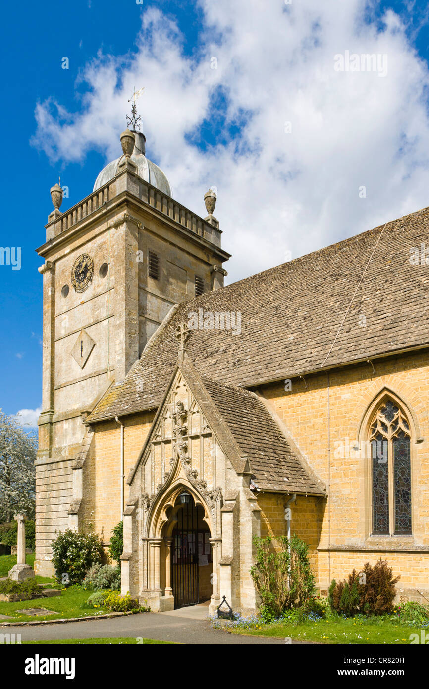 St Lawrence's Church, Bourton on the Water, Venice of the Cotswolds, Gloucestershire, England, United Kingdom, Europe Stock Photo