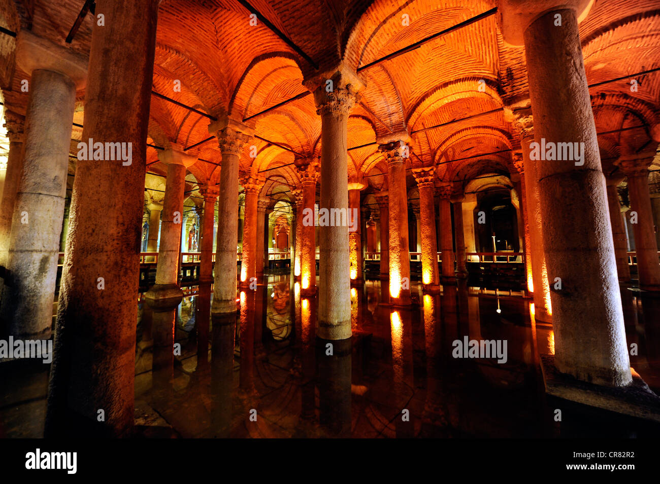 Underground cistern, Yerebatan Sarayi or Cisterna Basilica, Binbirdirek