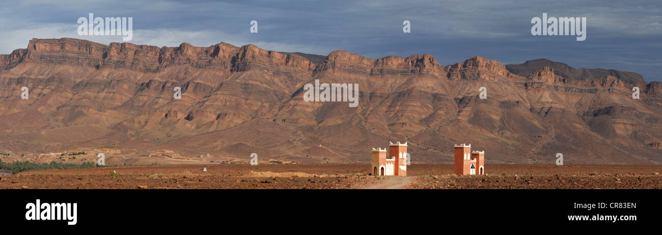 The mountains of the Draa Valley east of Agdz and a gate marking the border between two provinces of Morocco, Africa Stock Photo