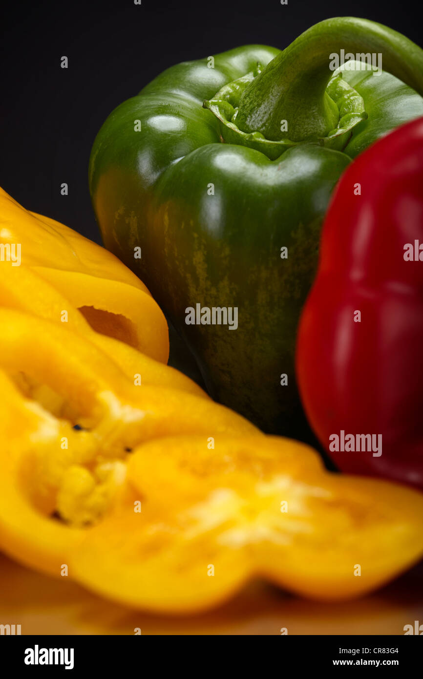 Red, green and yellow Bell Peppers (Capsicum annuum Stock Photo - Alamy
