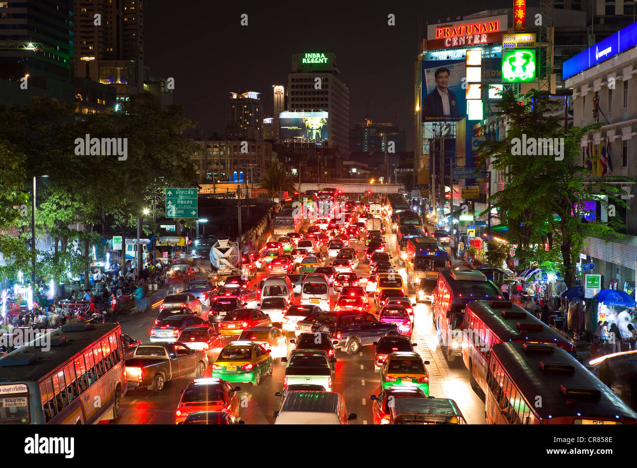 Thailand, Bangkok, Siam Square, traffic on Ratchadamri Avenue Stock Photo