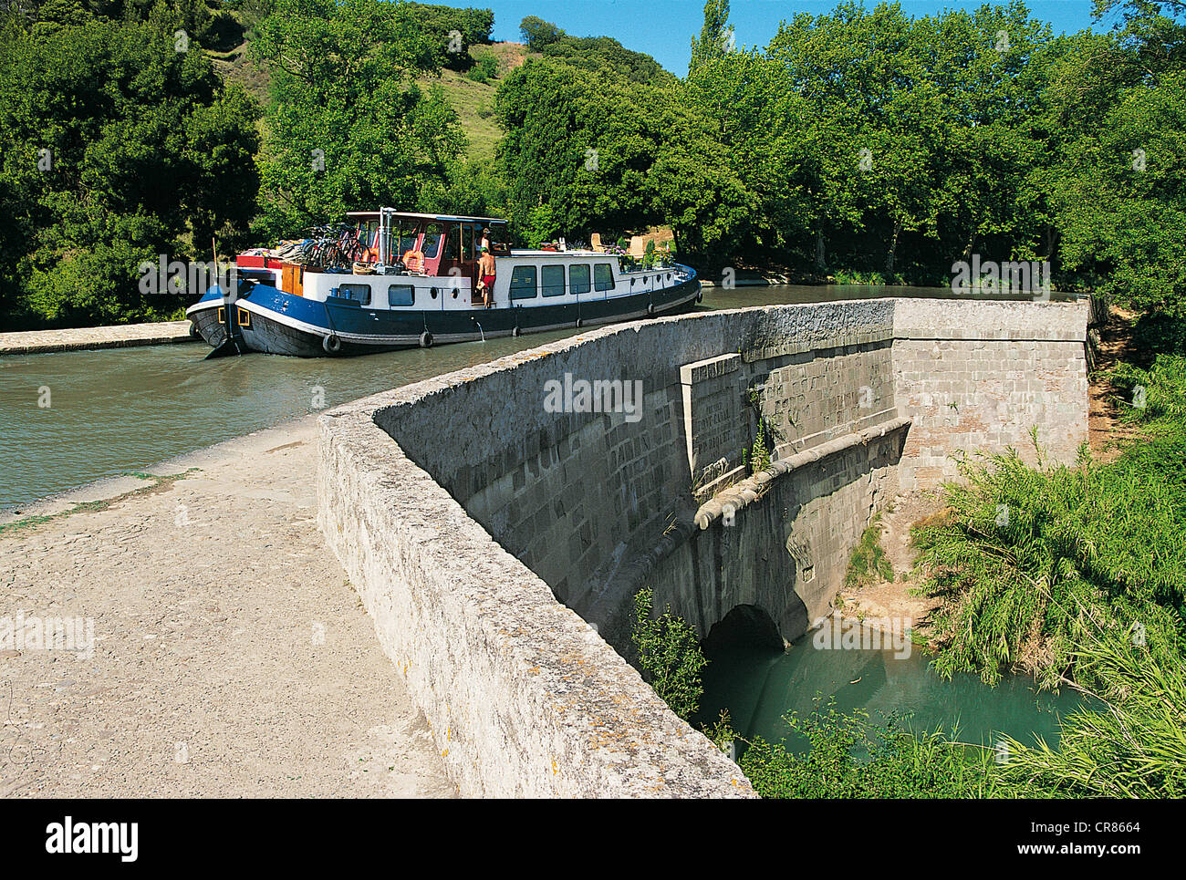 France, Aude, Paraza, Canal du Midi and Repudre canal bridge first aqueduct  built in France Stock Photo - Alamy