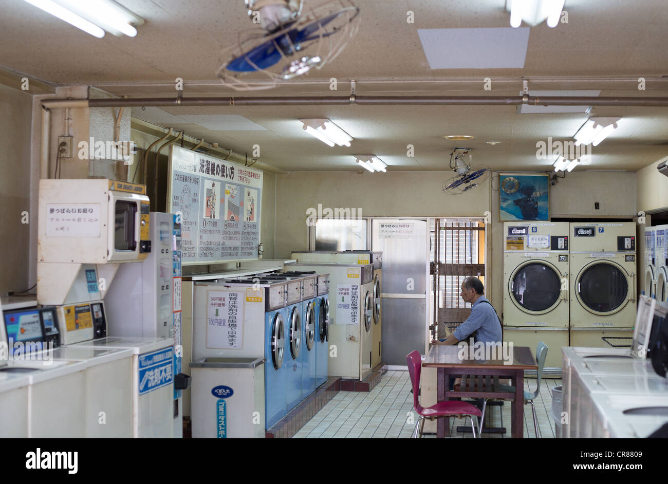 Vintage laundromat hires stock photography and images Alamy