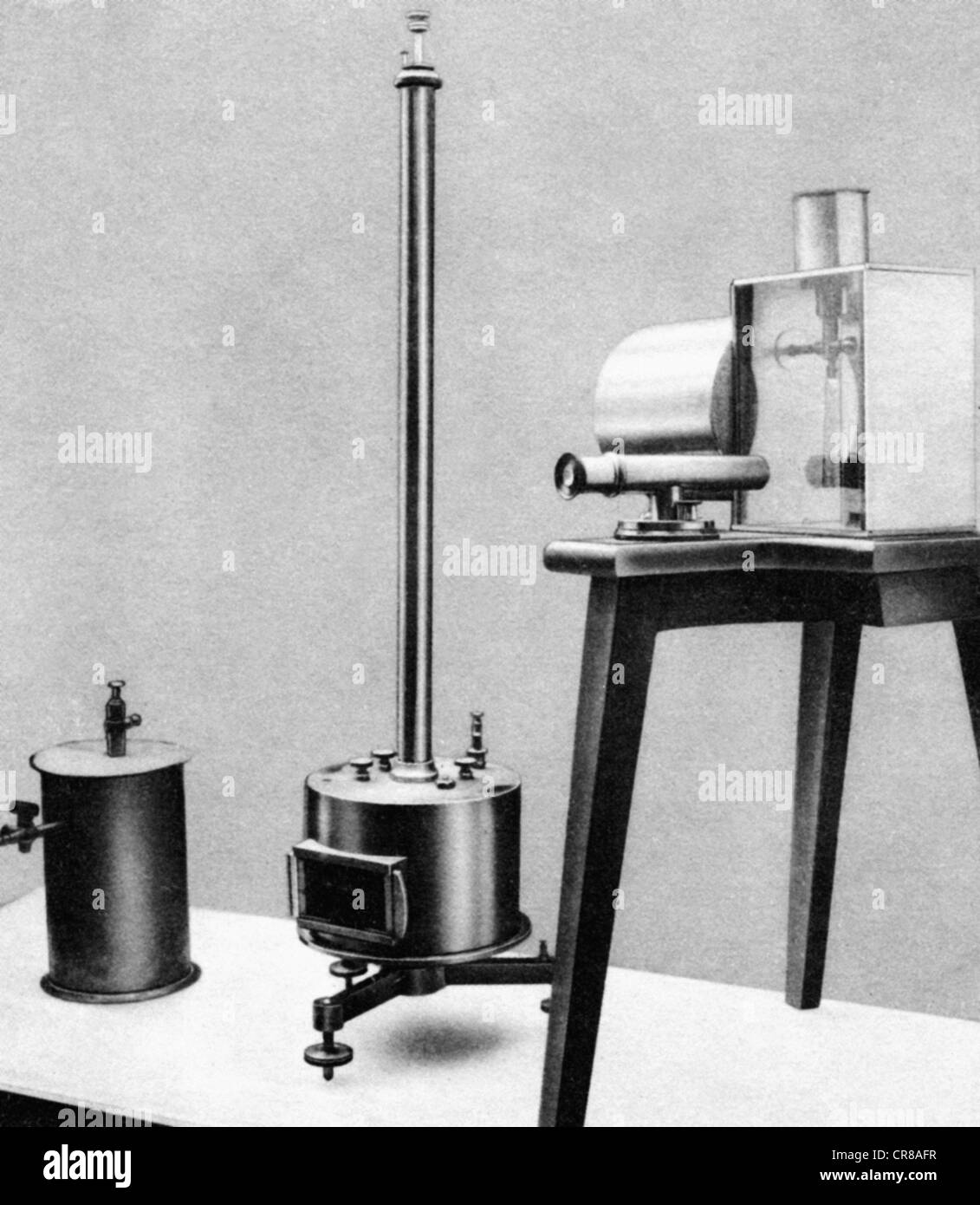 Curie, Marie, 7.11.1867 - 4.7. 1934, French chemist and physicist Polish ancestry, instruments used by her during the discovery of radioactivity, circa 1895, Stock Photo
