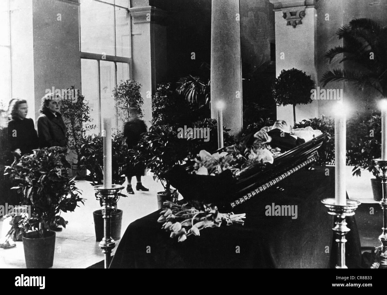 Masaryk, Jan, 10.3.1886 - 10.3.1948, Slowak politician, foreign minister of Czechoslovakia 21.7.1940 - 10.3.1948, death, the body shown at Czernin Palais, Prague, 10.3.1948, Stock Photo