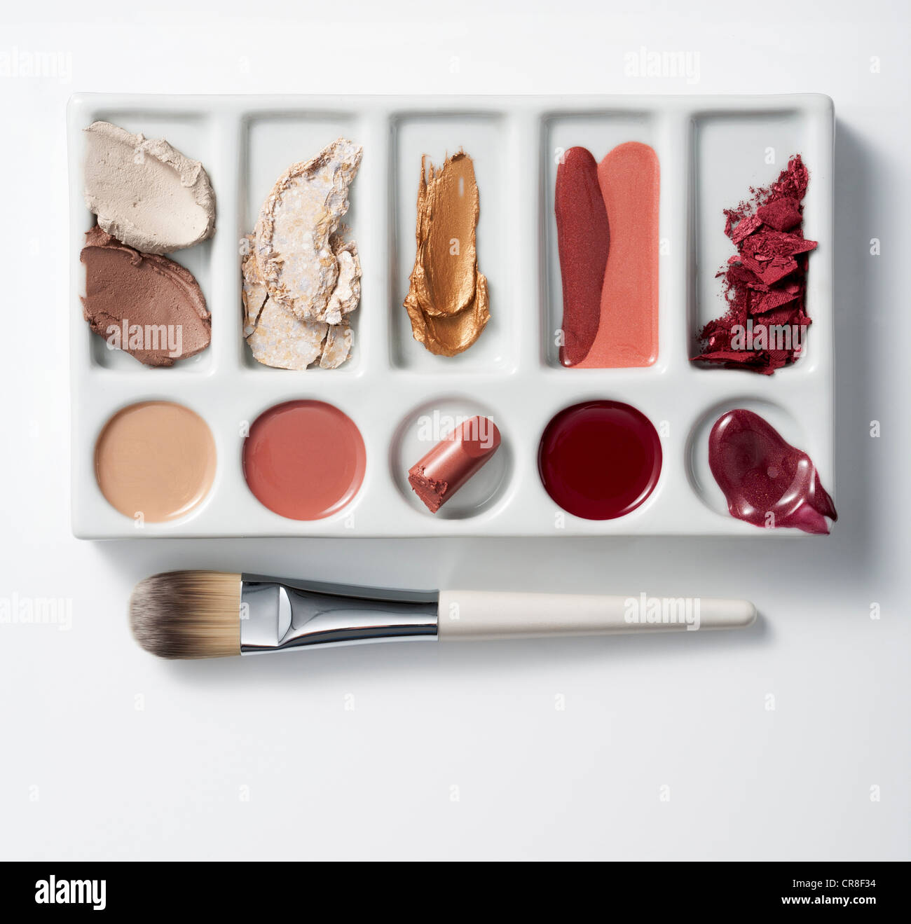 Artists palette with make up and brush Stock Photo Alamy