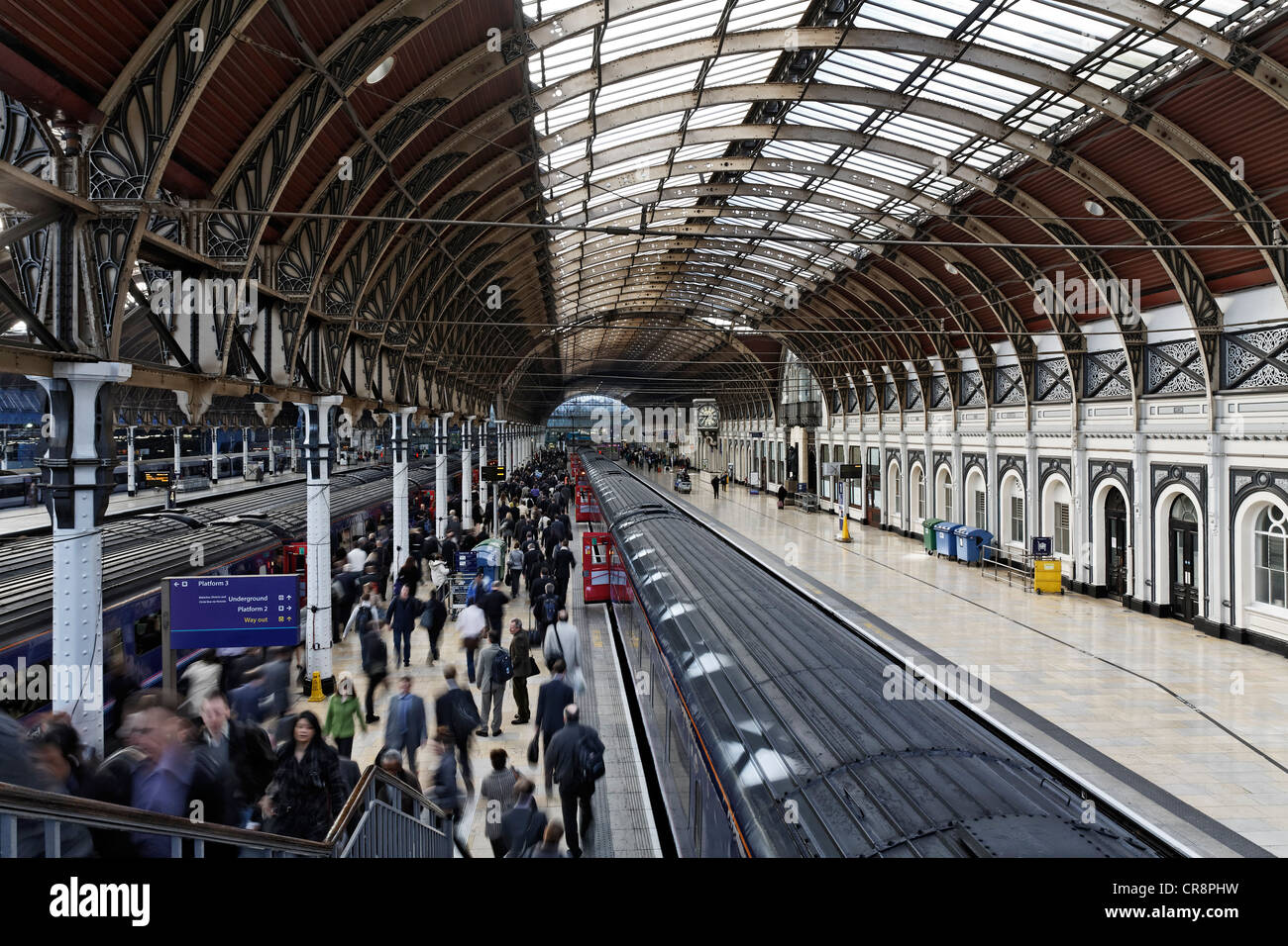 Paddington train station tracks hires stock photography and images Alamy