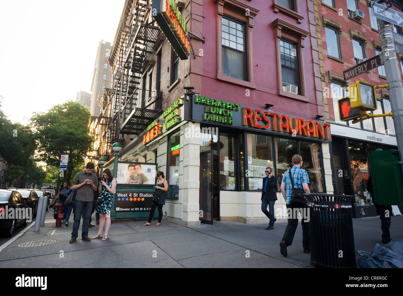 The Waverly Diner on Sixth Avenue in Greenwich Village in New York on Thursday, June 14, 2012. (© Richard B. Levine) Stock Photo