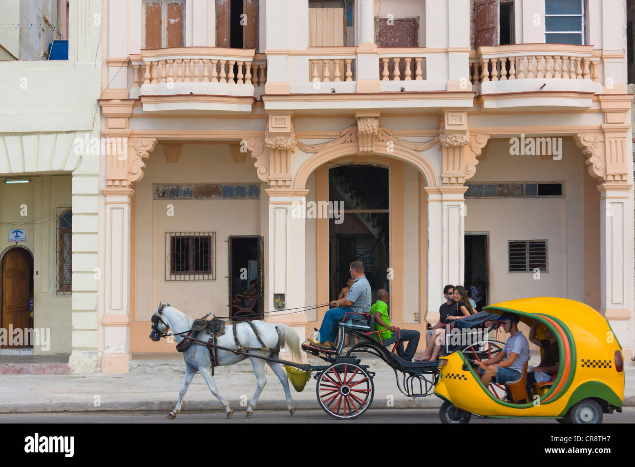 Horse carriage with old buildings in the historic center, Havana, UNESCO World Heritage site, Cuba Stock Photo