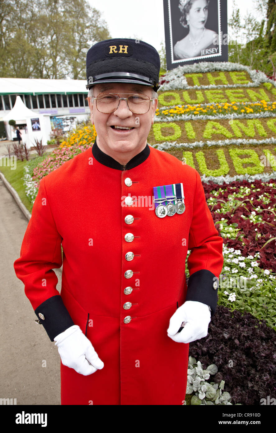Chelsea Pensioners At The Chelsea Flower Show London UK Stock Photo Alamy
