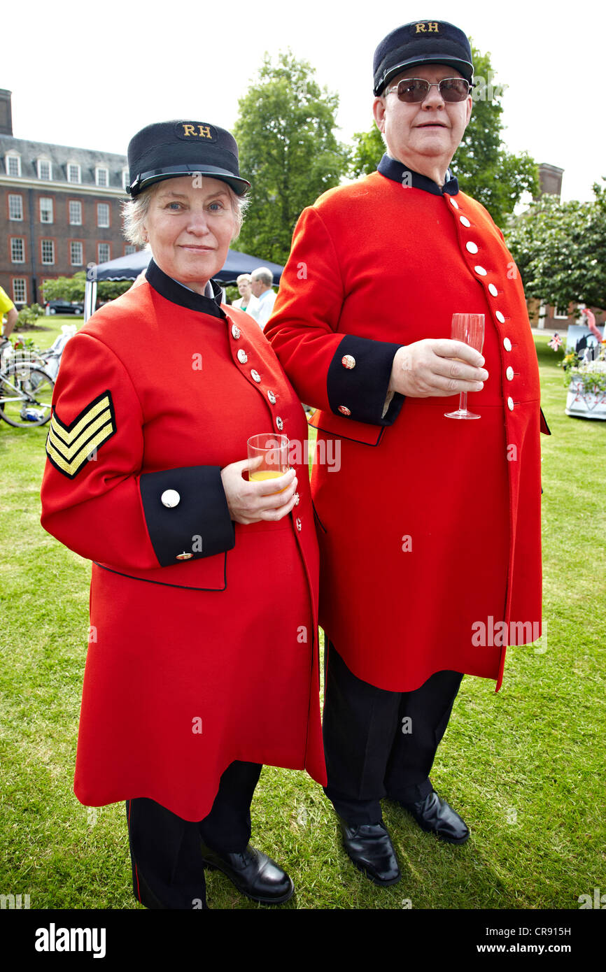Chelsea Pensioners At The Chelsea Flower Show London UK Stock Photo Alamy