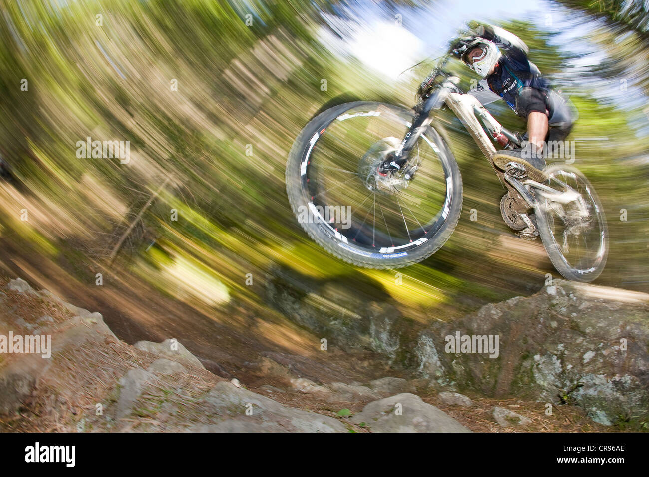Downhill mountain bike rider Stock Photo Alamy