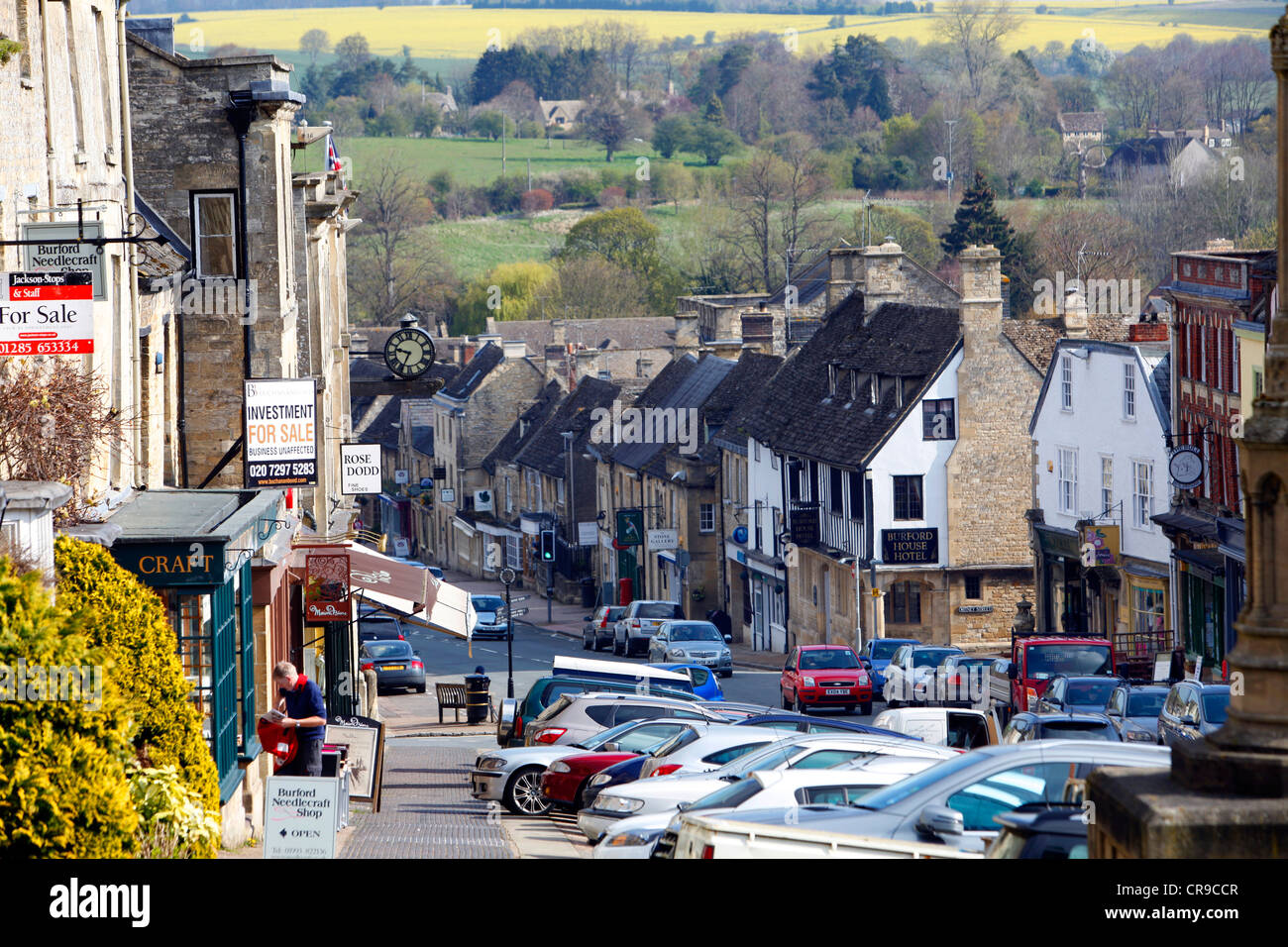 Burford, a small town on the River Windrush in the Cotswold Hills, minted by ancient stone houses. Burford, Oxfordshire, UK, Stock Photo