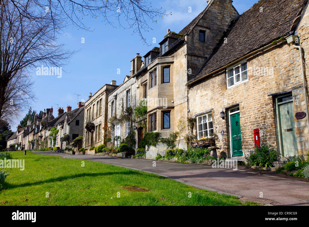 Burford, a small town on the River Windrush in the Cotswold Hills, minted by ancient stone houses. Burford, Oxfordshire, UK, Stock Photo