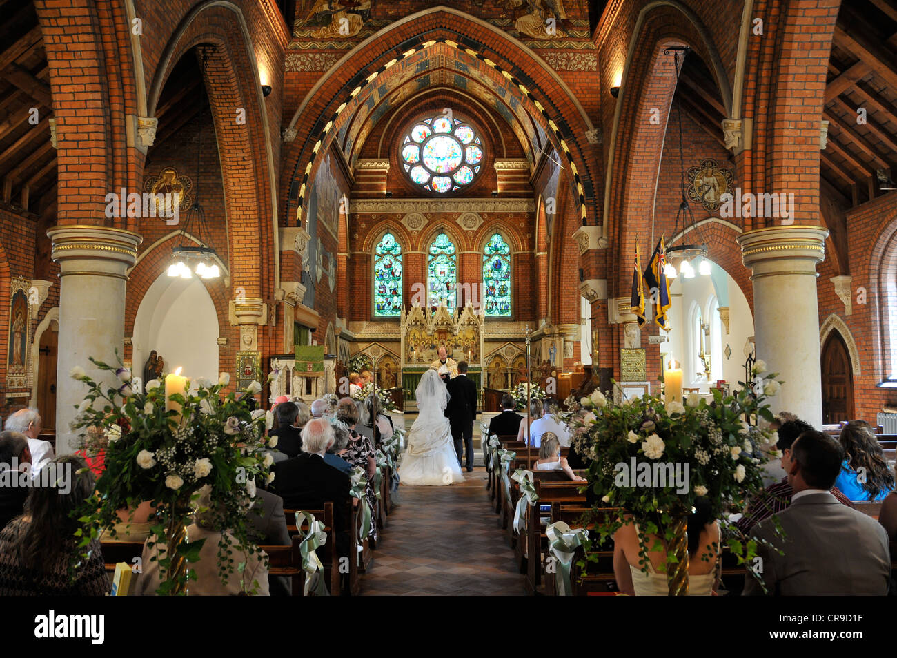 Bride and groom guests church hi-res stock photography and images - Alamy