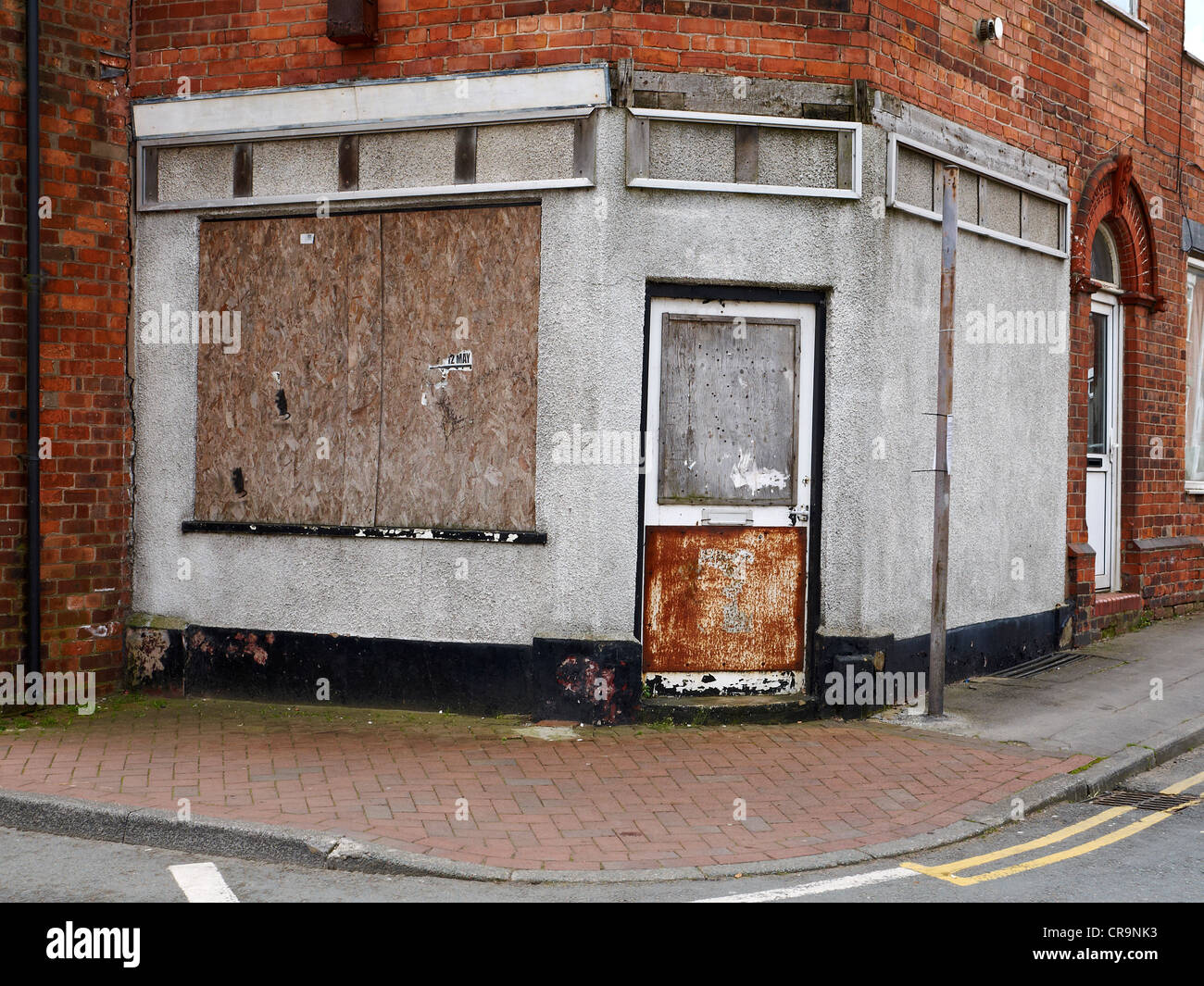 Closed down and boarded up English Stock Photo Alamy
