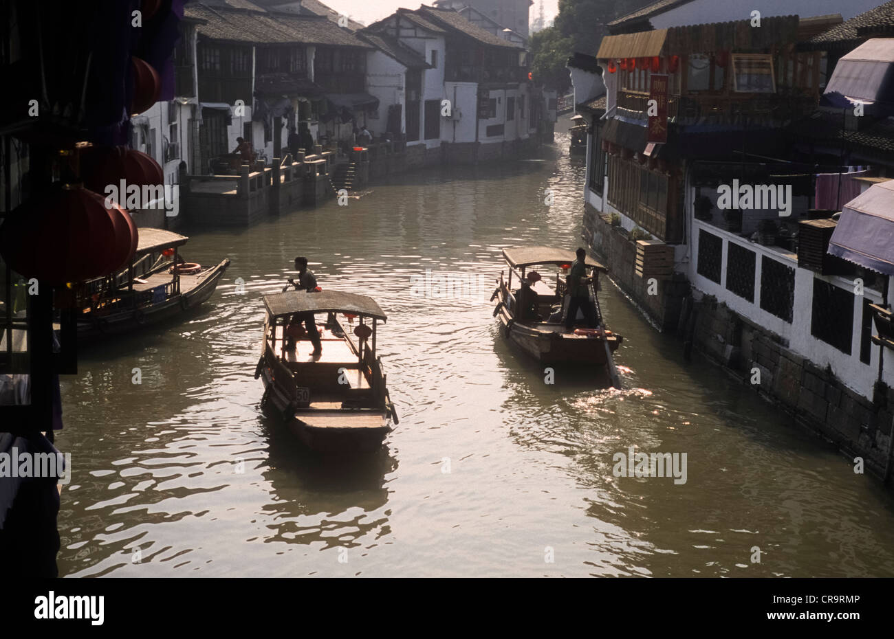 Shanghai waterway boats hi-res stock photography and images - Alamy