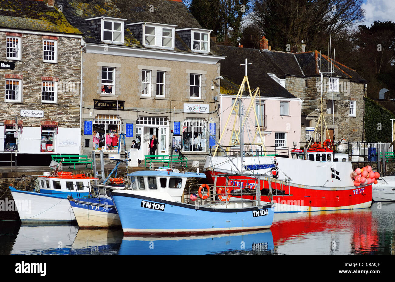 Padstow harbour cornwall boat hi-res stock photography and images - Alamy