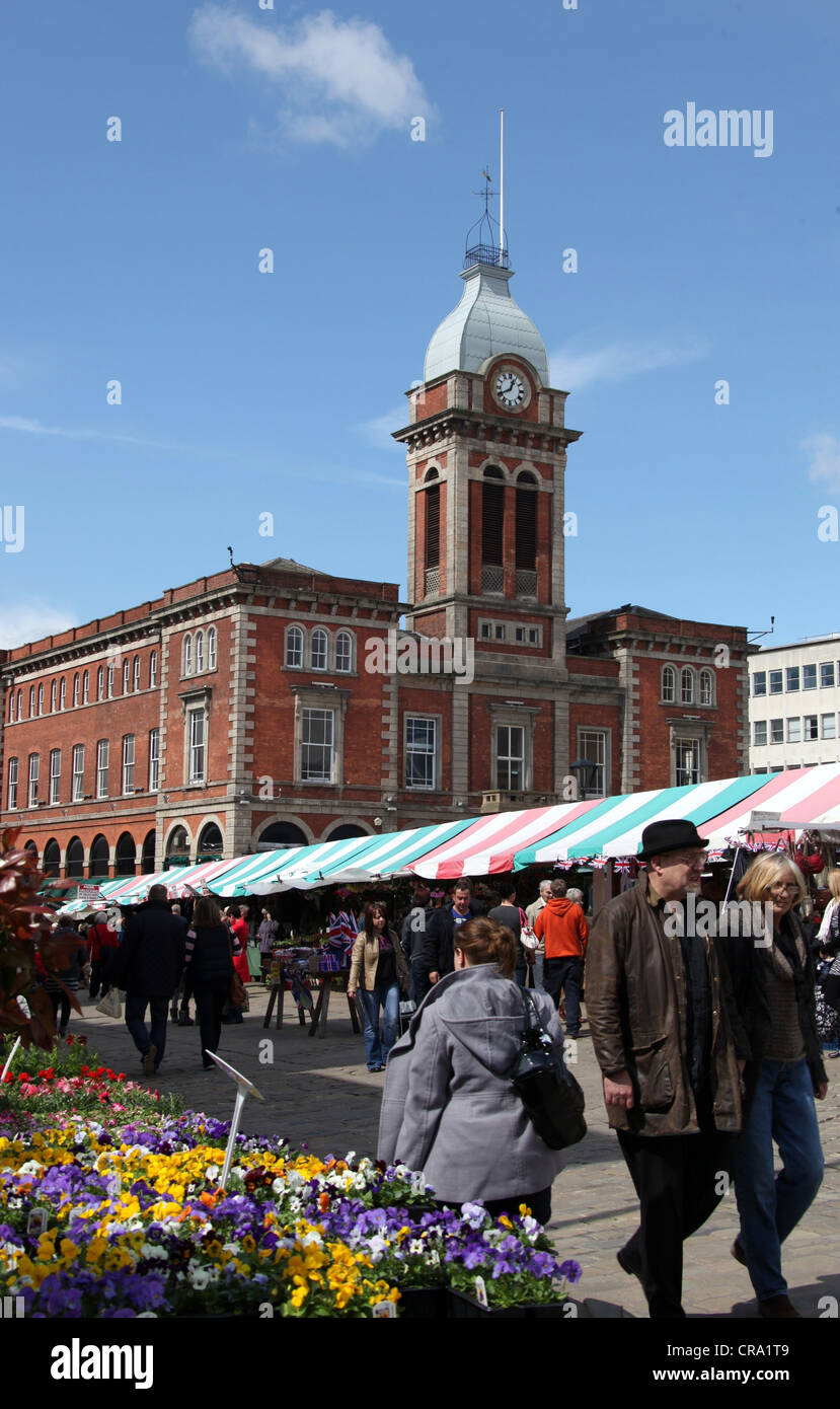 Chesterfield Open-Air Market in front of its Historic Market Hall Stock Photo