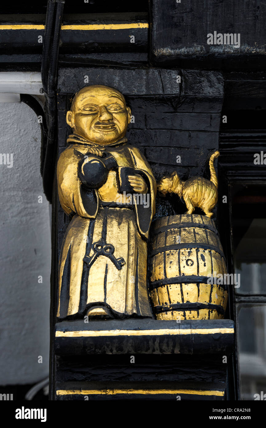The George pub monk wooden carving. Fleet Street, London, England Stock Photo
