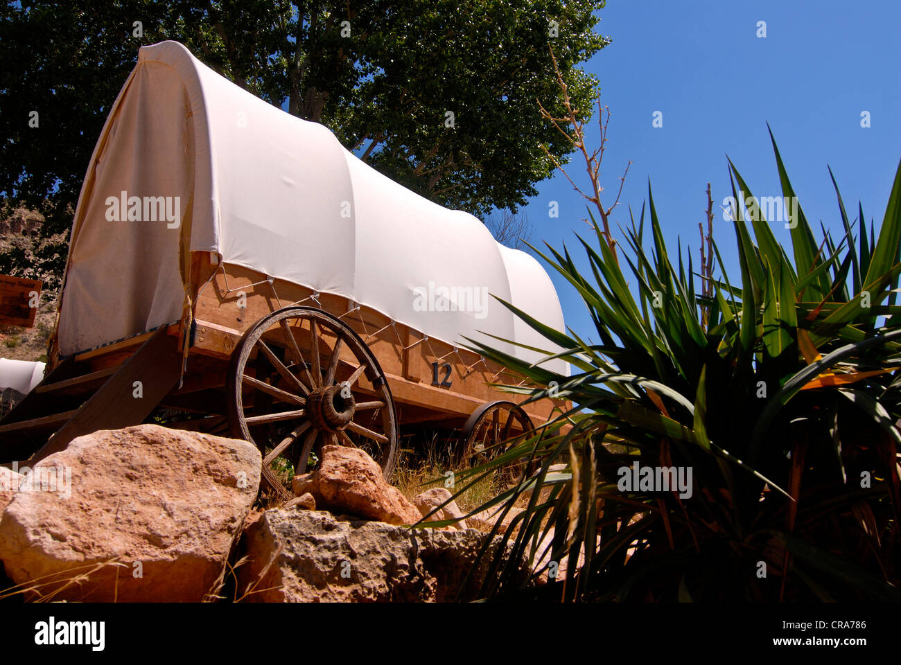 Old covered wagon hires stock photography and images Alamy