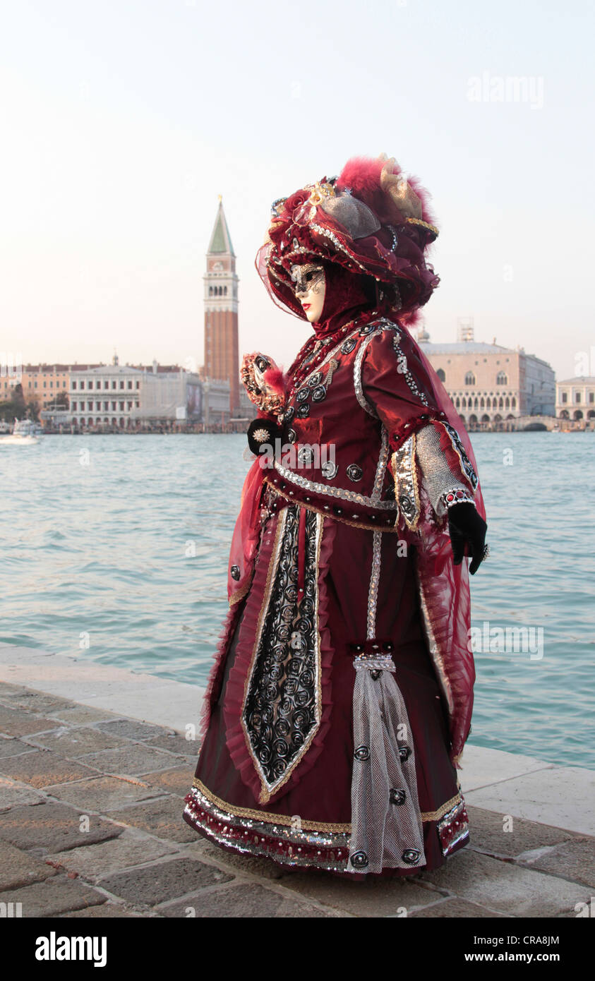 Venice woman wearing carnival hi-res stock photography and images - Alamy