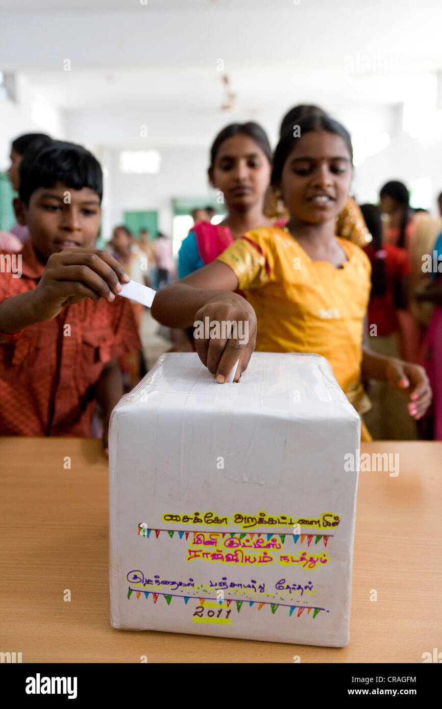Girl putting ballot into voting box, mini Kutties Rajiyam, panchayat election, Noyyal Maravapalayam near Karur, Tamil Nadu Stock Photo