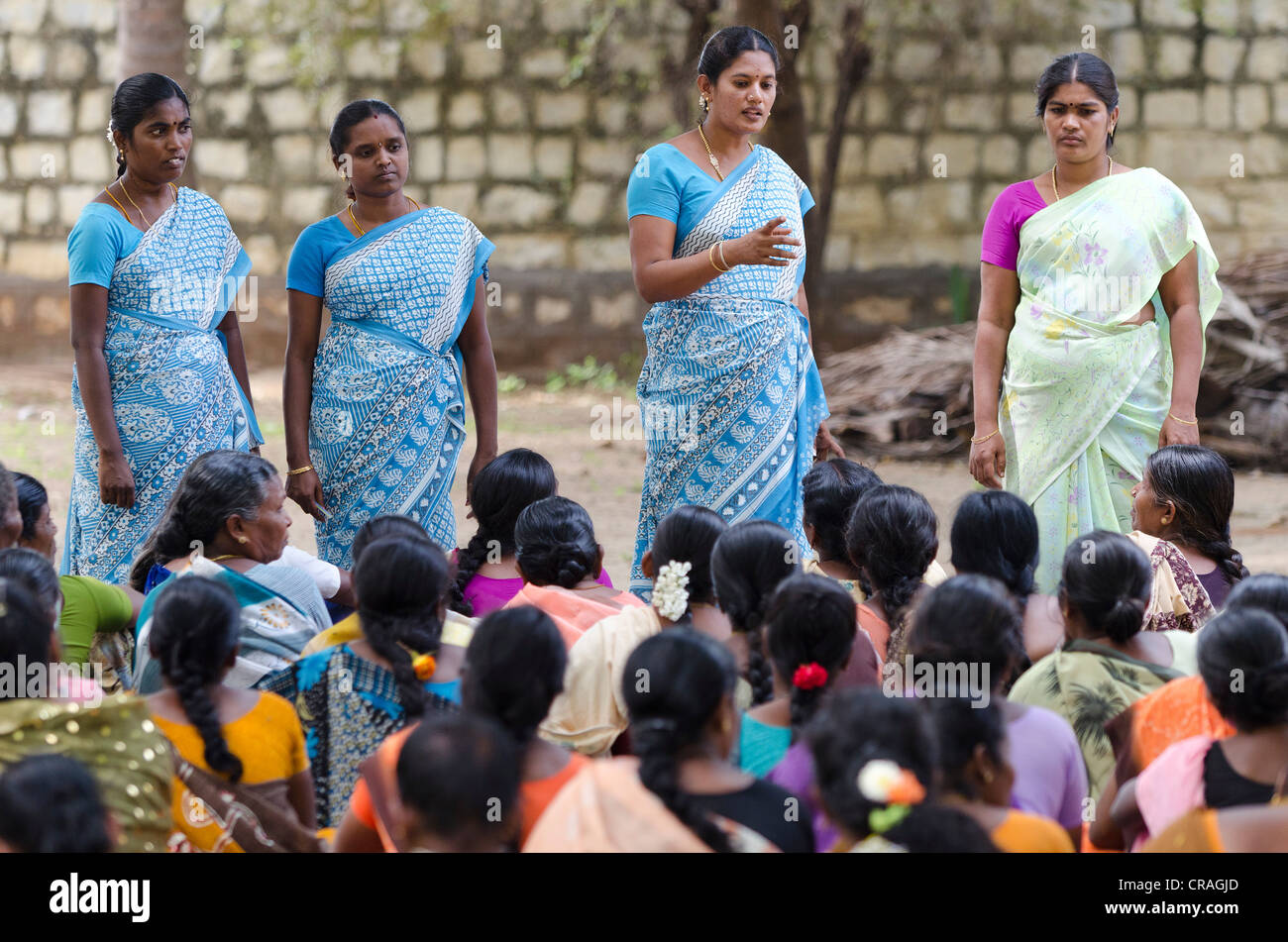 Meeting of a women's self-help group, social workers, Manmangalam, Patha Kalliyamman Temple near Karur, Tamil Nadu, South India Stock Photo