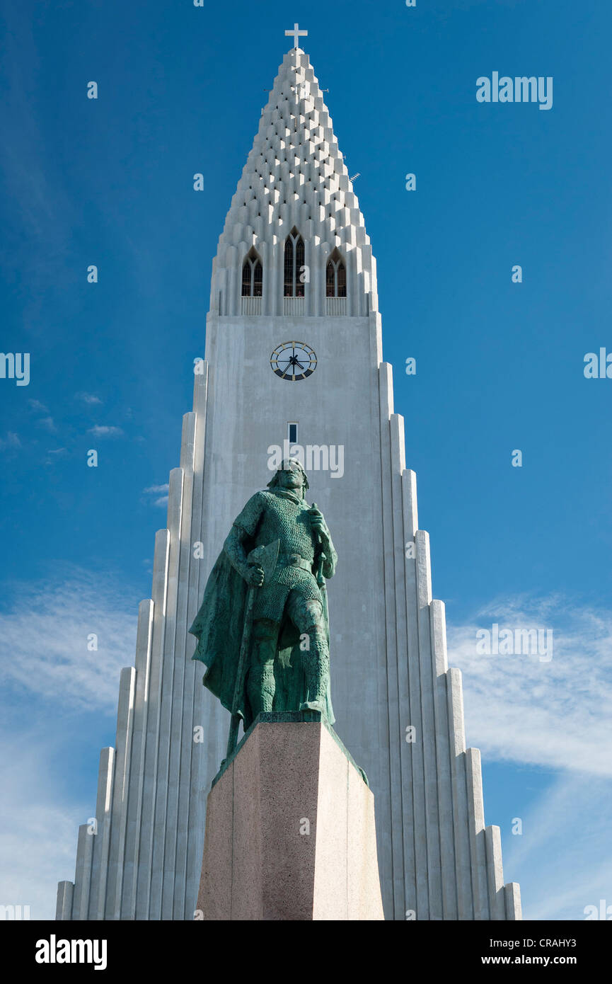 Monument to Leif Ericson, also known as Leifur Eiríksson, an explorer who discovered America, Hallgrimskirkja church Stock Photo