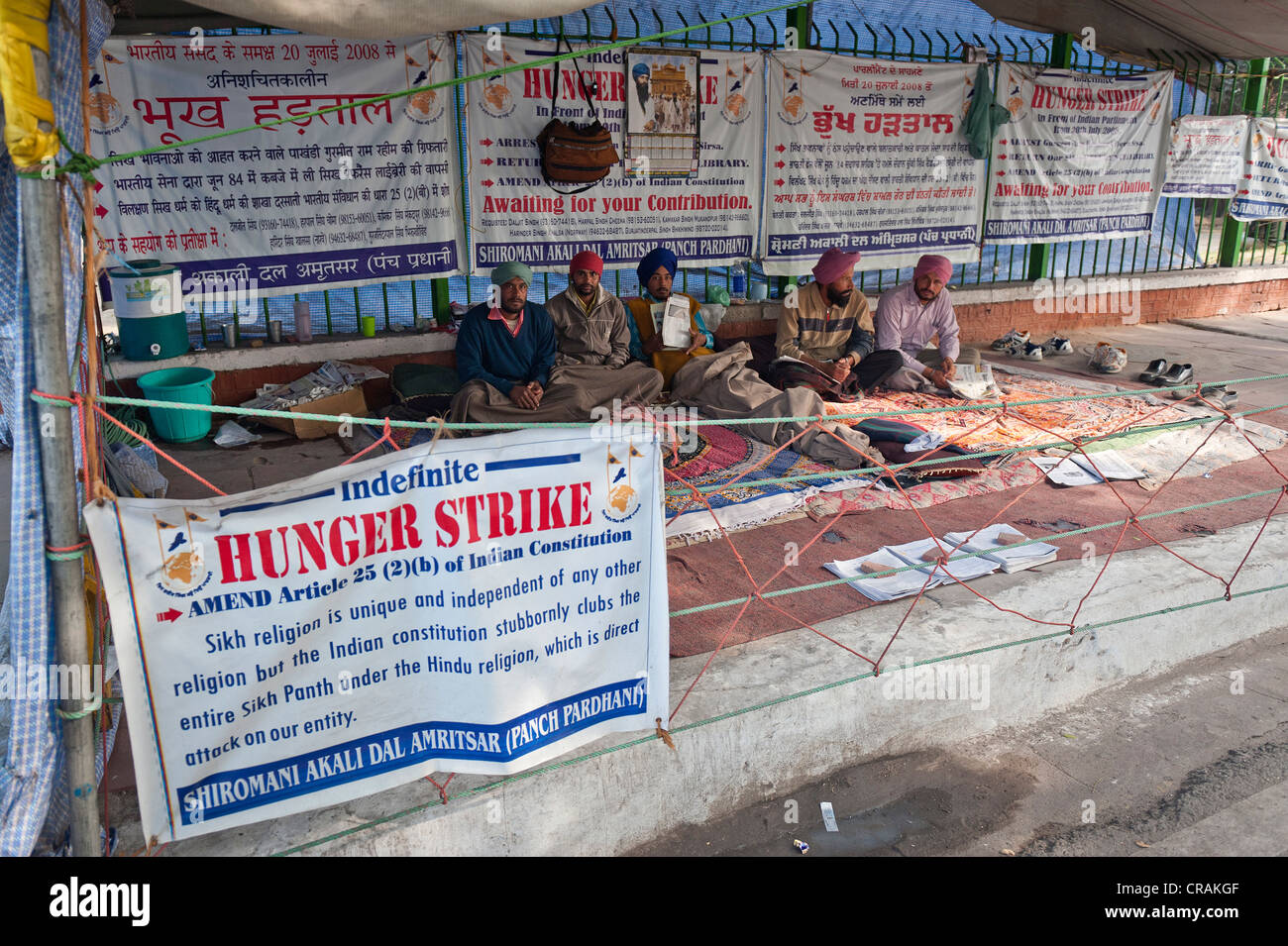 Protesters on hunger strike, Jantar Mantar, Connaught Place, Delhi, New Delhi, North India, India, Asia Stock Photo