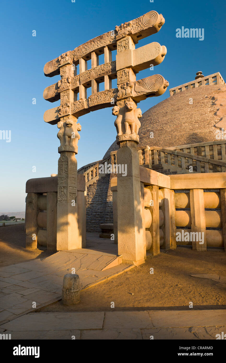 Stupas of Sanchi, a UNESCO World Heritage site, built by King Ashoka, Mauryan dynasty, Sanchi, near Vidisha, Madhya Pradesh Stock Photo