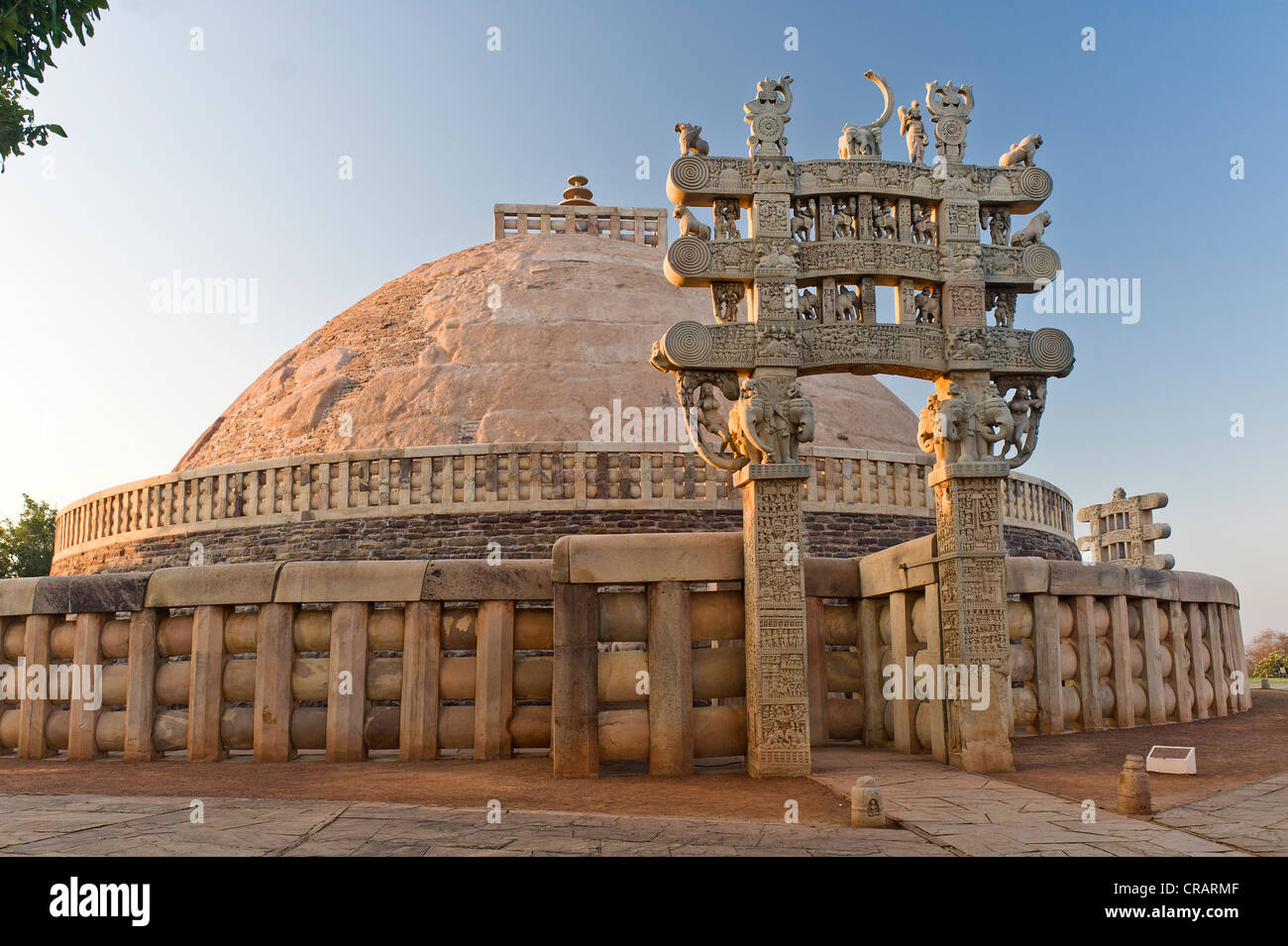 Stupas of Sanchi, a UNESCO World Heritage site, built by King Ashoka, Mauryan dynasty, Sanchi, near Vidisha, Madhya Pradesh Stock Photo