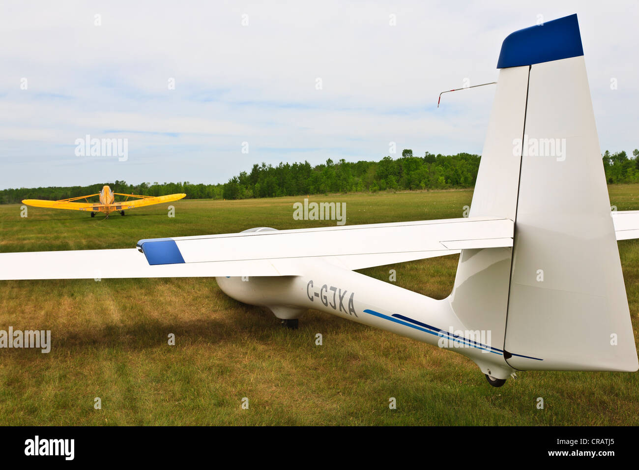 Glider tow aircraft hires stock photography and images Alamy