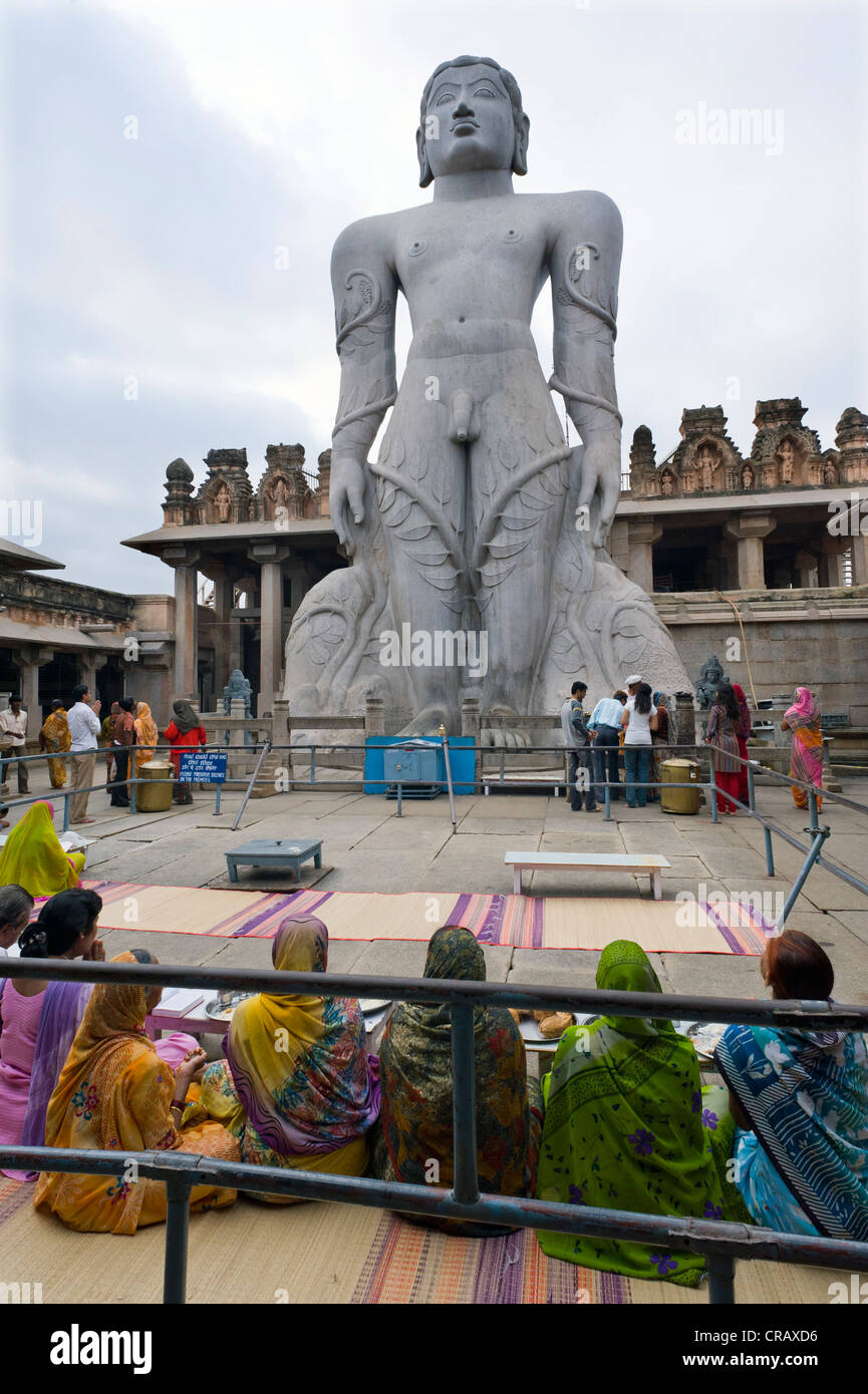 Jain pilgrims in front of the monolithic statue of Gomateshwara
