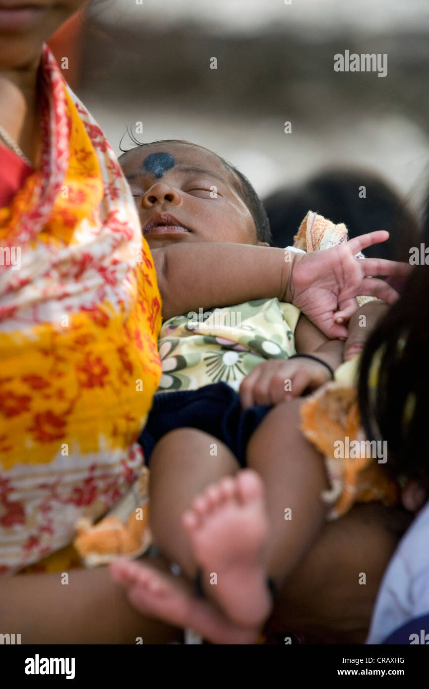 Woman with infant, vaccination campaign for children by the German Doctors for Developing Countries in Calcutta, , India, Asia Stock Photo