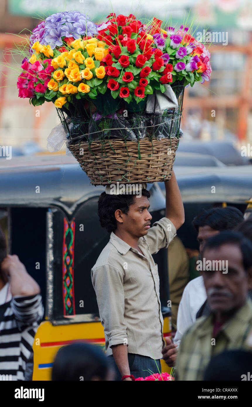 Flower seller, Laad Baazar, Hyderabad, Andhra Pradesh, India, Asia Stock Photo