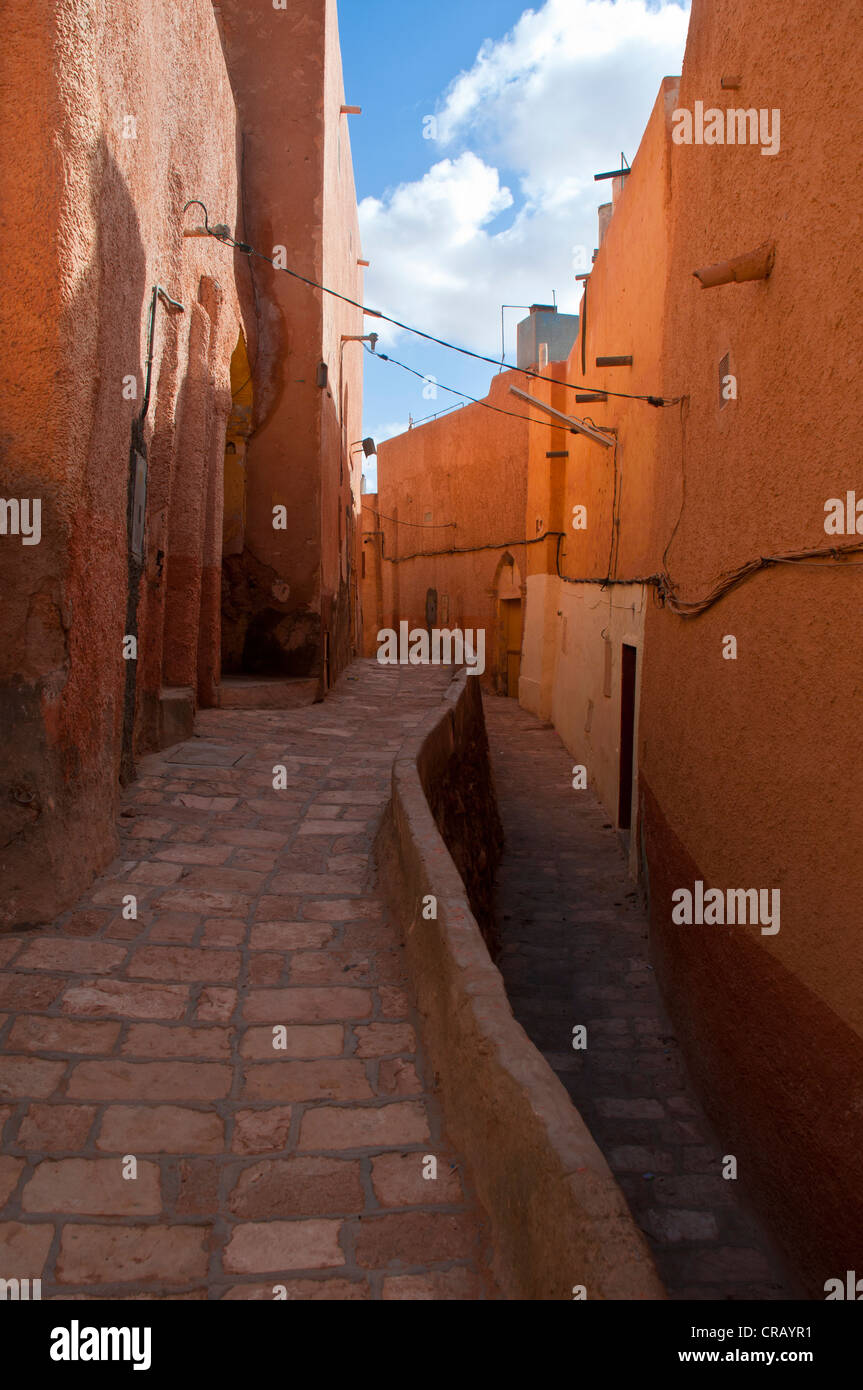 Narrow alleyway in the village of Ghardaia in the Unesco World Heritage Site M'zab, Algeria, Africa Stock Photo