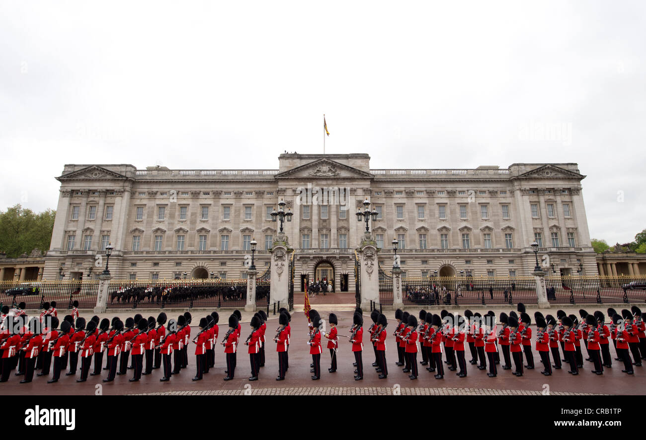 Soldiers on parade outside Buckingham Palace in London 9/5/12 Stock Photo