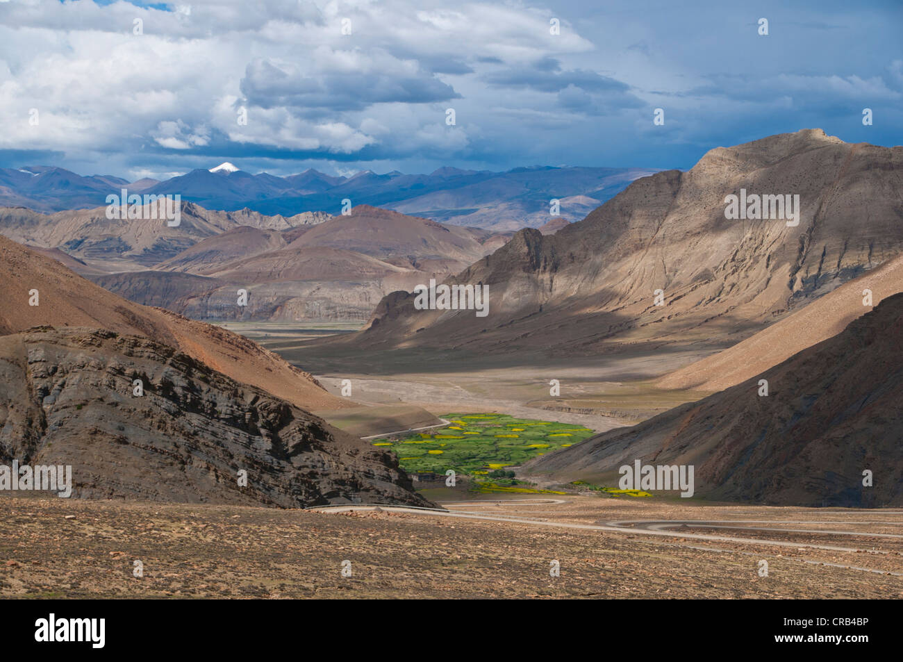Rugged Himalayan scenery along the road to Mount Everest, Tibet, Asia Stock Photo