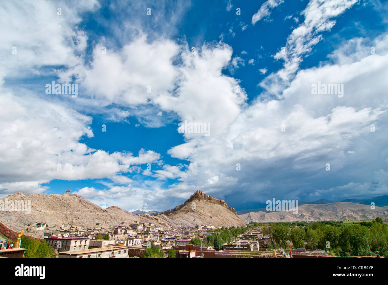 Old Tibetan district in front of the Gyantse Dzong fort, ancient fortress, Gyantse, Tibet, Asia Stock Photo