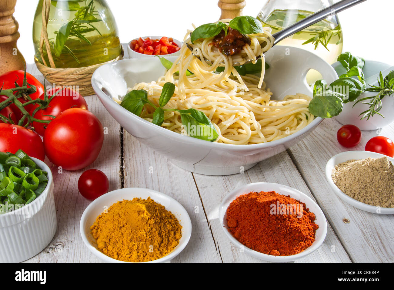 Serving spaghetti with fresh vegetables Stock Photo Alamy