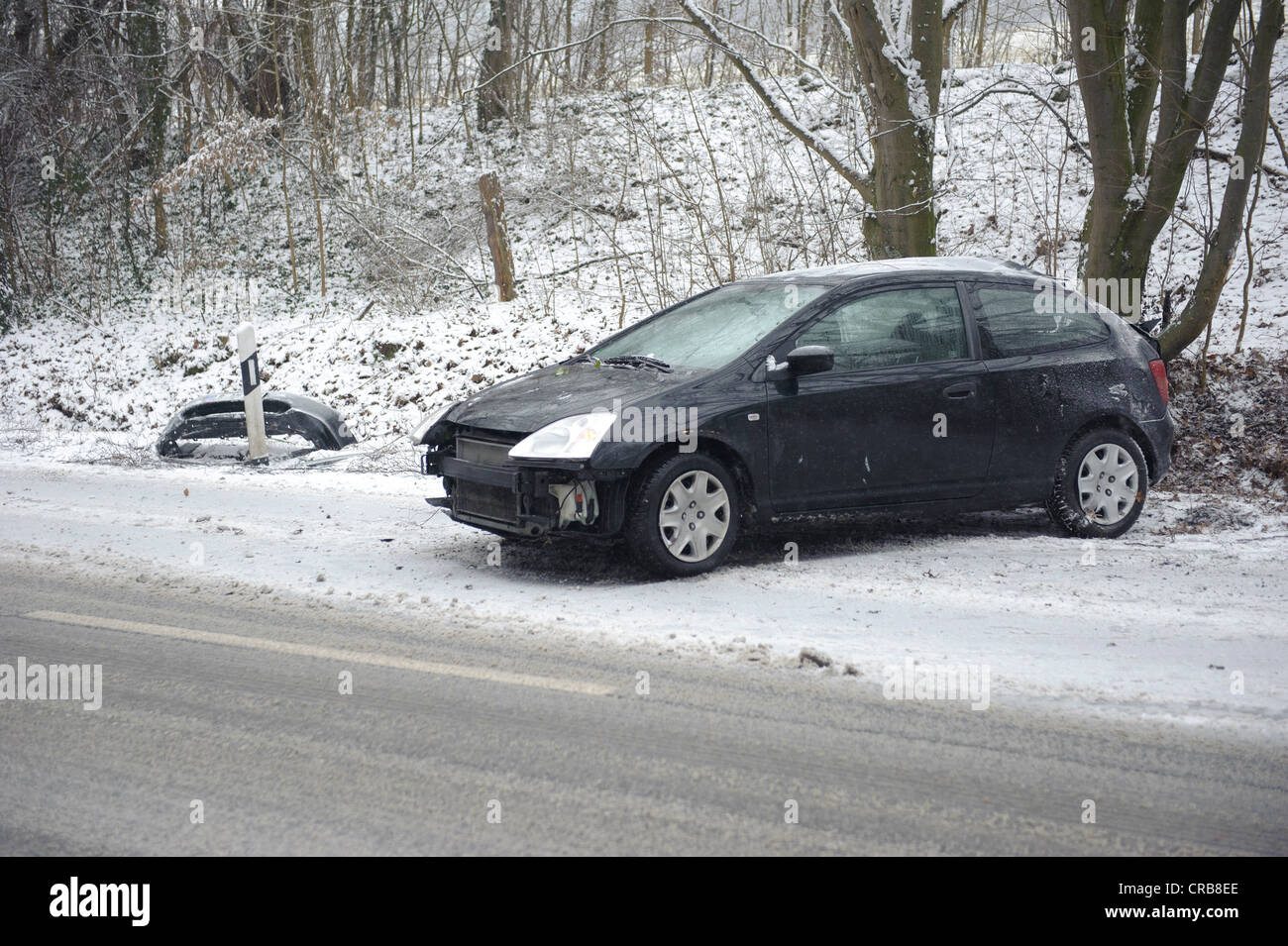 Skidding car hi-res stock photography and images - Alamy