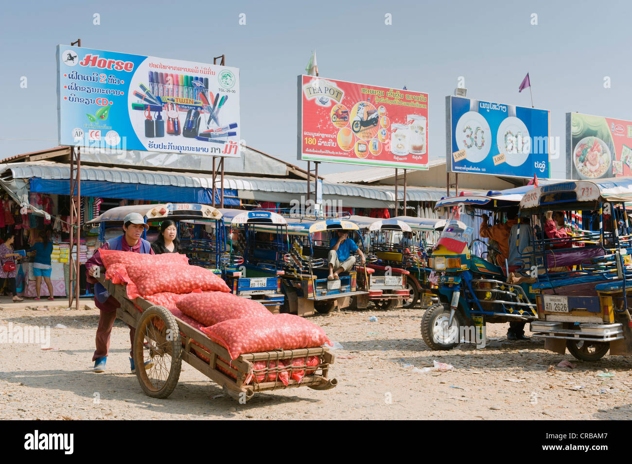 Traders at the Talat That Luang Market, Vientiane, Laos, Indochina, Asia Stock Photo