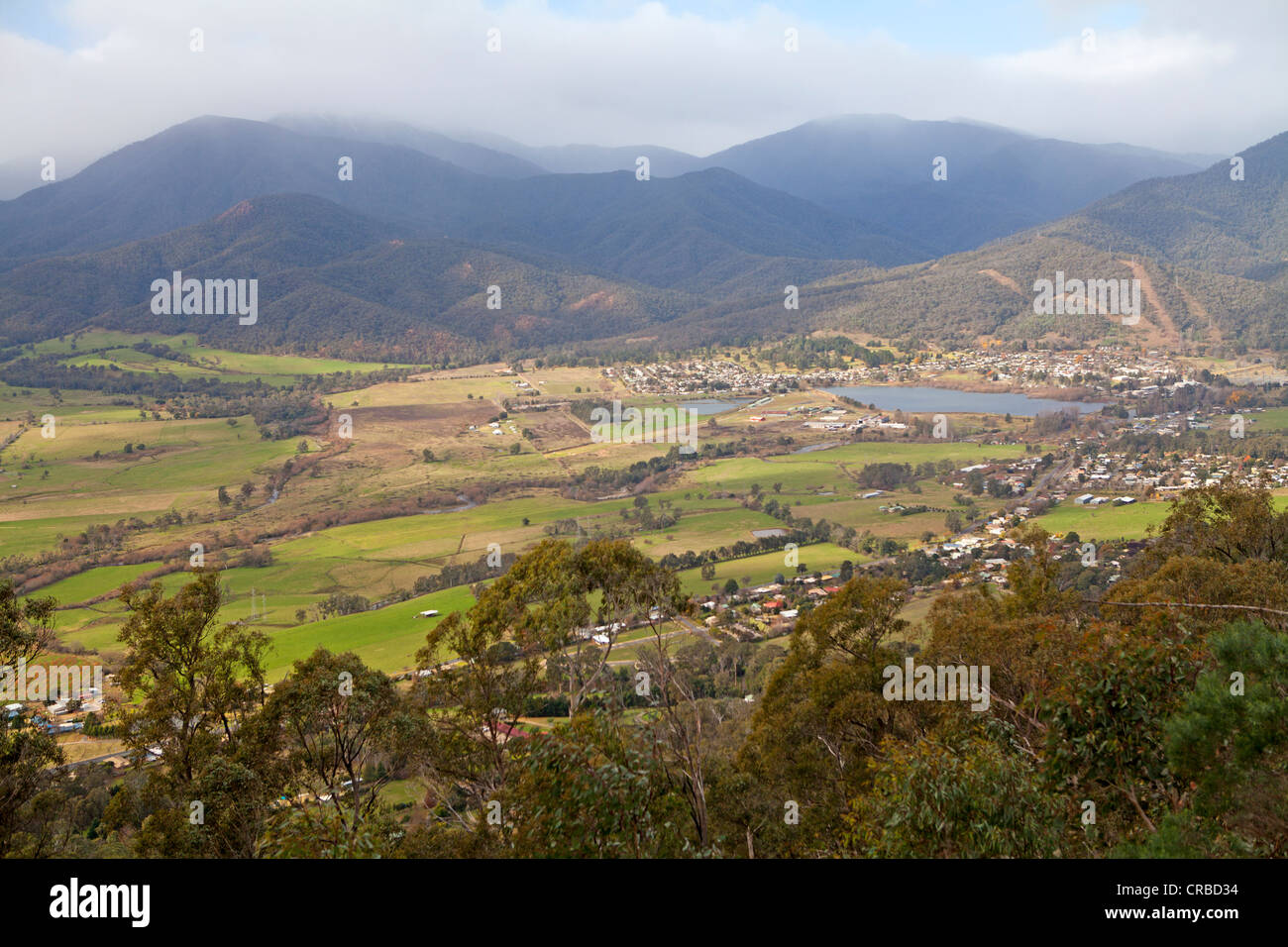 View over the Kiewa Valley and the town of Mount Beauty to Mount Bogong, Victoria's highest mountain Stock Photo