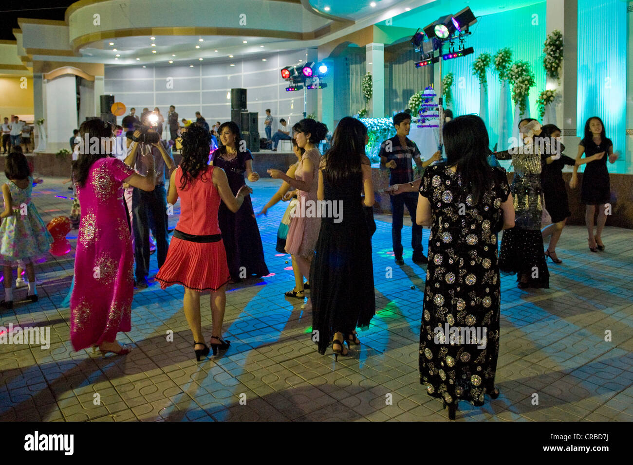 Uzbekistan, Samarkand, Wedding party, dancers Stock Photo