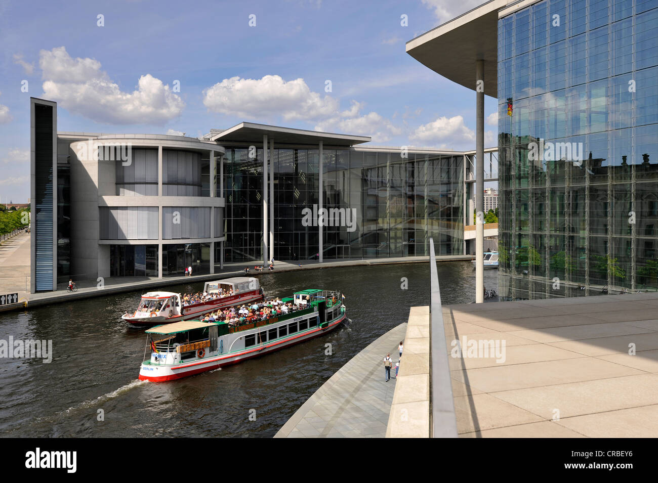 Busy shipping traffic, excusion boats in front of Marie-Elisabeth-Lueders-House and Paul-Loebe-Haus, German parliament buildings Stock Photo